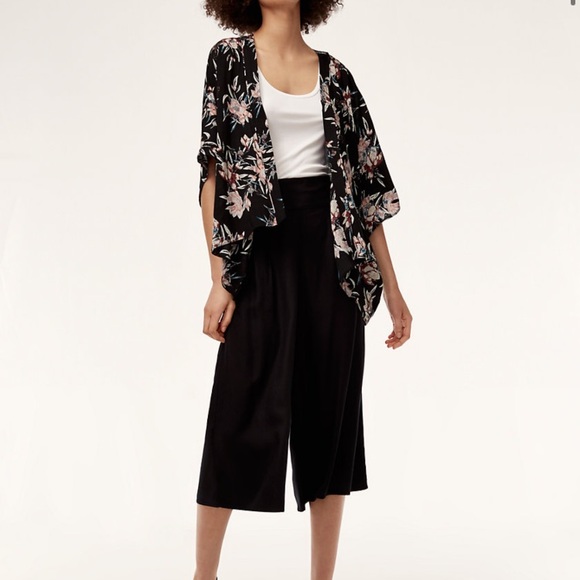 Aritzia Cosima Kimono - Picture 3 of 4